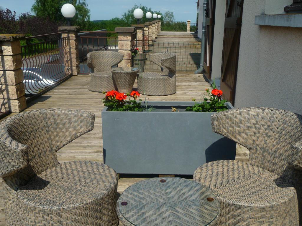 Hotel Logis La Rose Des Vents Volvic Zewnętrze zdjęcie