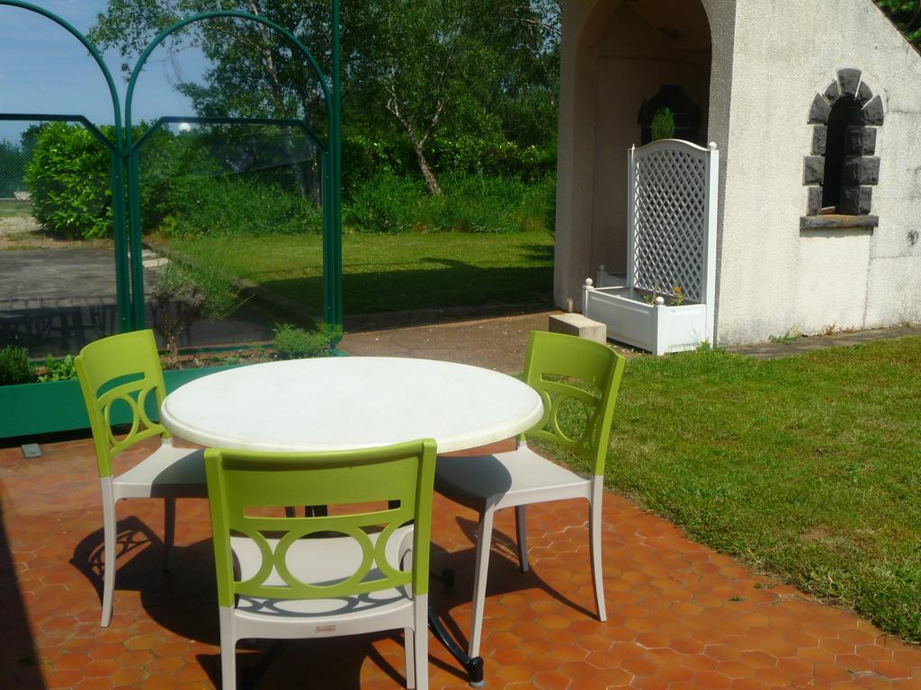 Hotel Logis La Rose Des Vents Volvic Zewnętrze zdjęcie