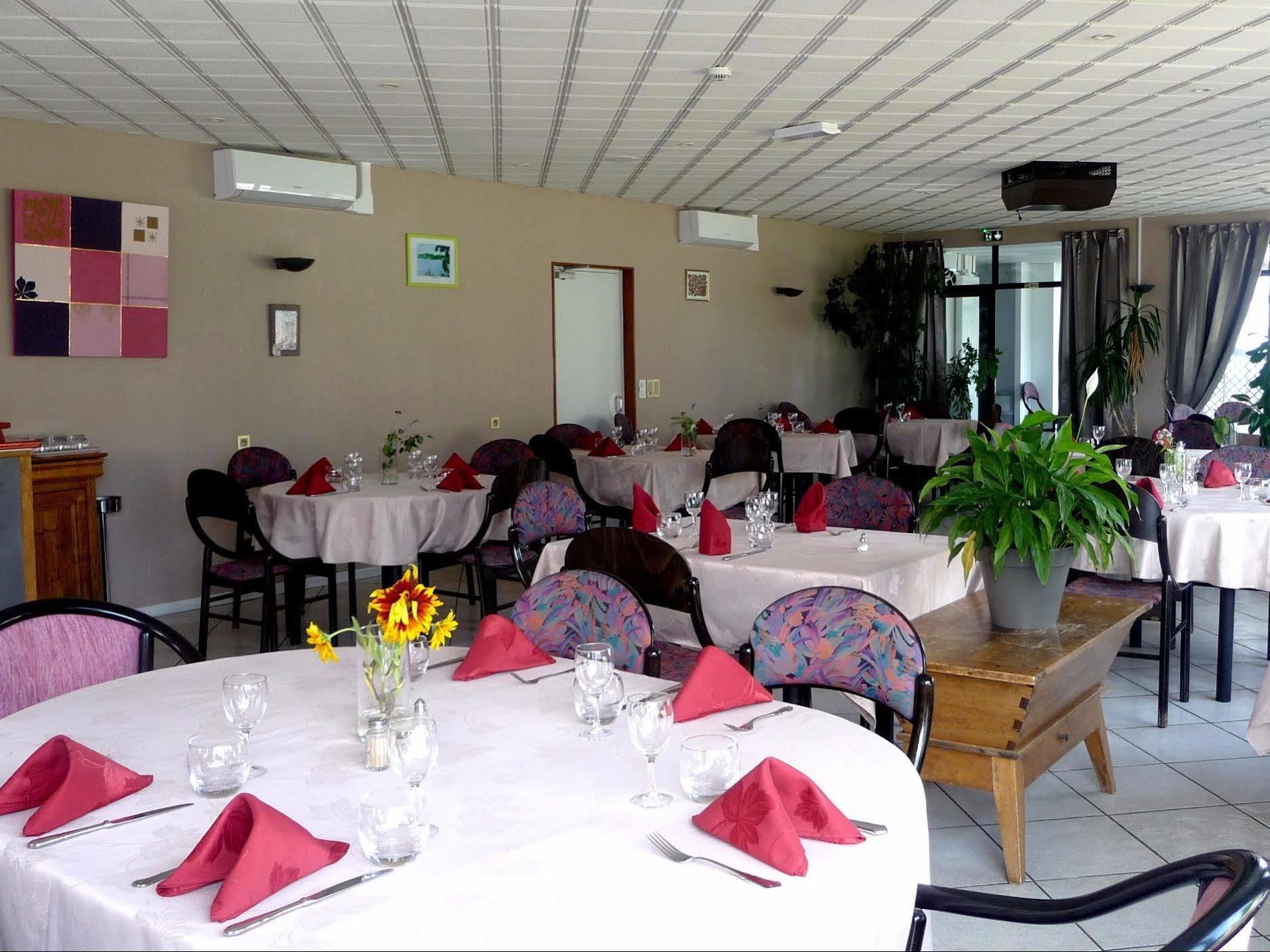 Hotel Logis La Rose Des Vents Volvic Zewnętrze zdjęcie