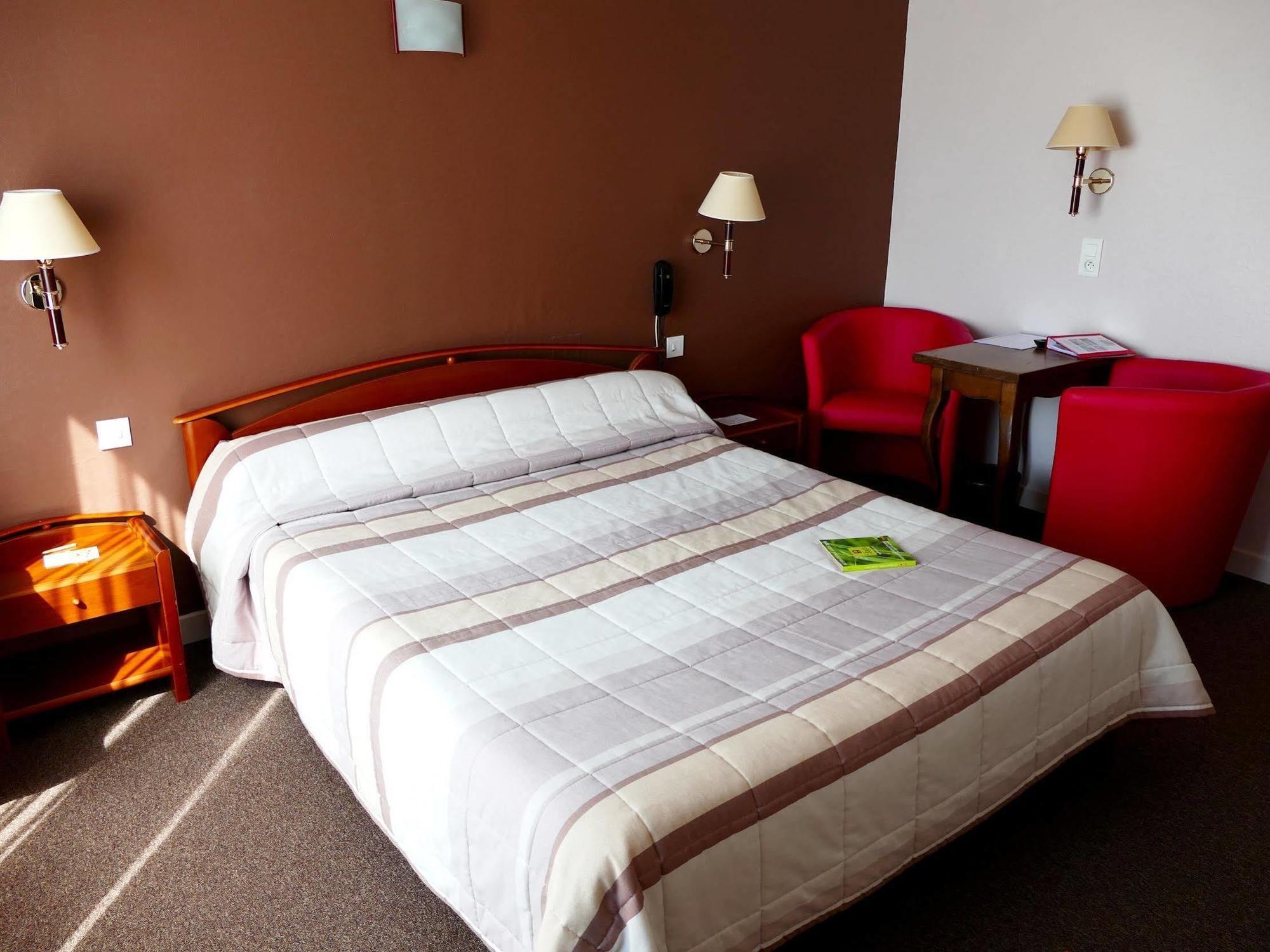 Hotel Logis La Rose Des Vents Volvic Zewnętrze zdjęcie