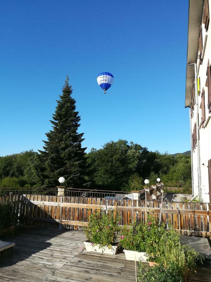 Hotel Logis La Rose Des Vents Volvic Zewnętrze zdjęcie
